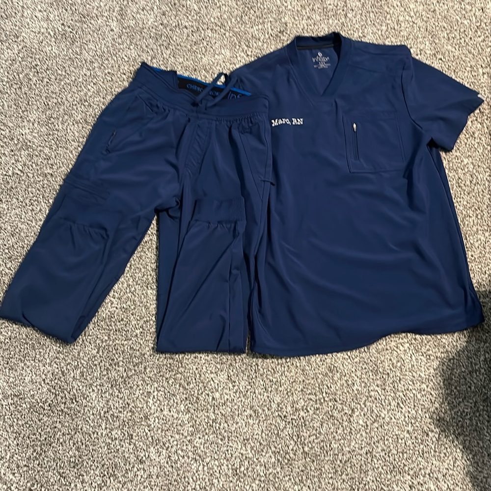 Cherokee Infinity Scrub Set (Medium top and scrub pants)